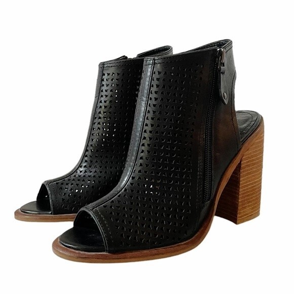KDB Kelsi Dagger Bootie Mason Black Leather Perforated Block-Heel Sandal Size 7 - Picture 6 of 14